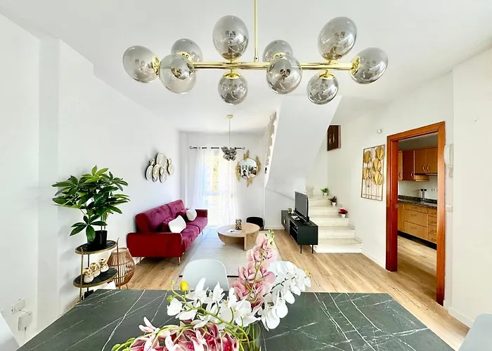 Historic Center Duplex With 3Bd Ac & Parking