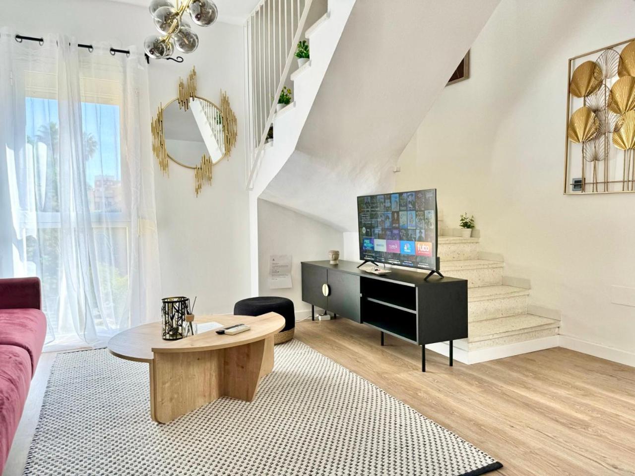 Historic Center Duplex With 3bd Ac & Parking